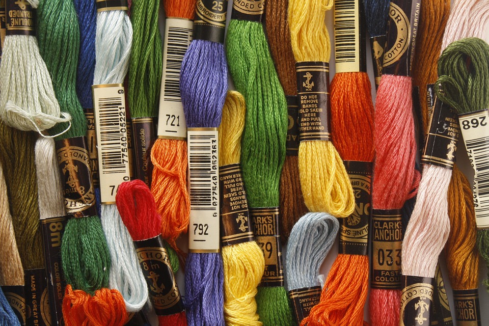 Do textilní galanterie patří kromě špendlíků a jehel také guma do tepláků a suchý zip